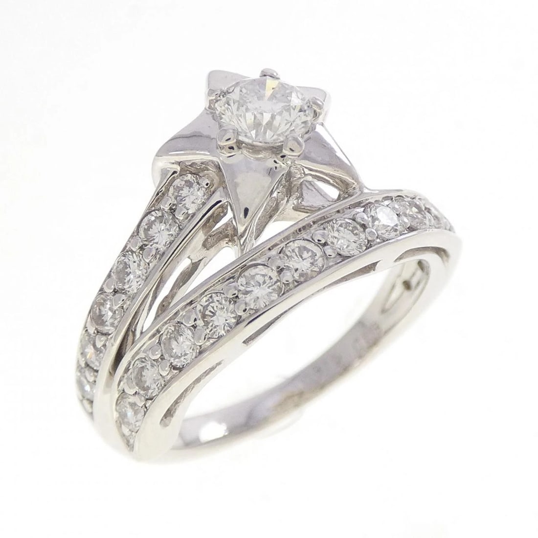 PT900 STAR DIAMOND RING: PT900 Star Diamond Ring Brand: Unbranded Type/Style: Diamond Ring Material: Platinum900, Main Stone Natural Color: PT Size: US5 Accessories: None Accessories Notice: When purchasing pre-owned goods,