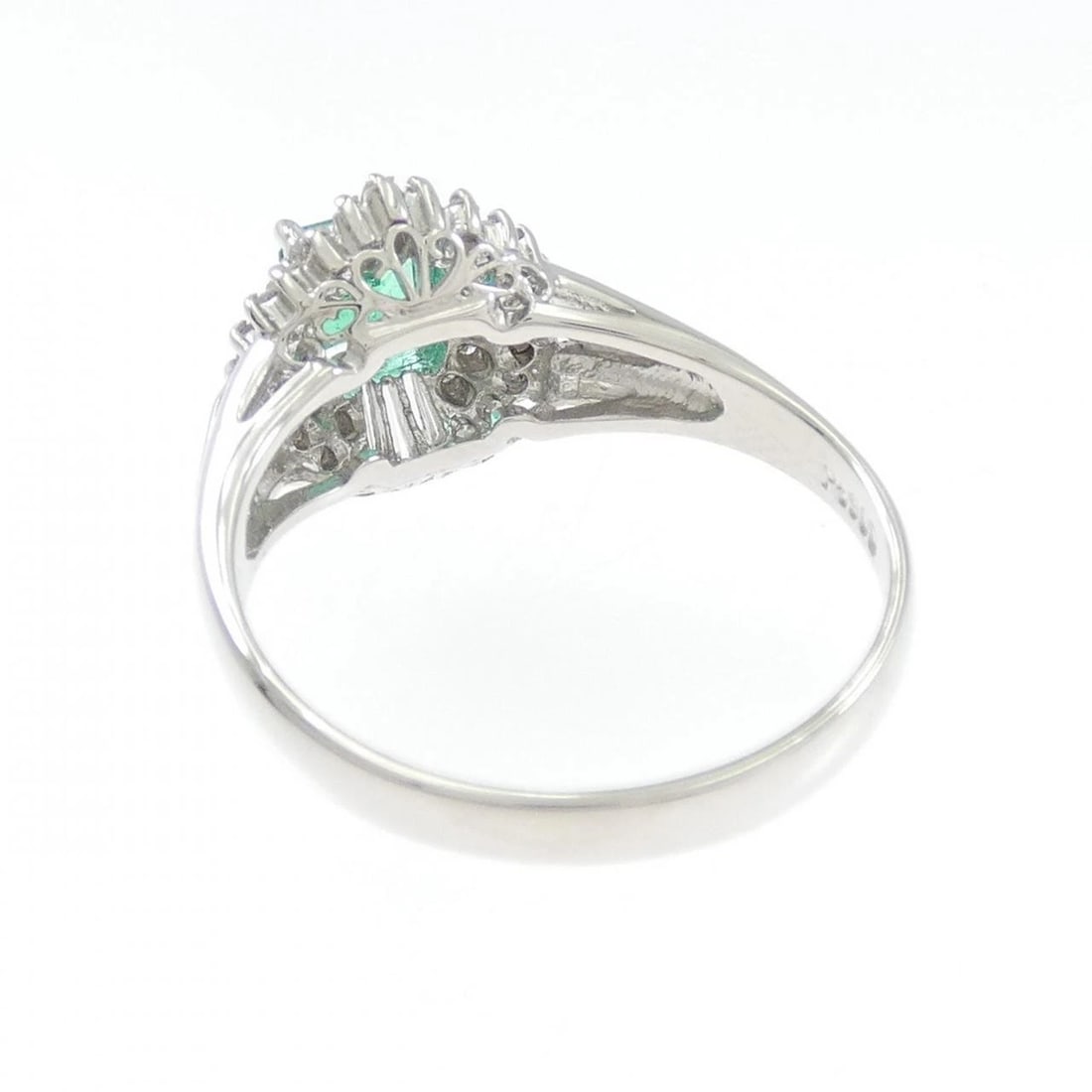PT900 EMERALD RING - 3