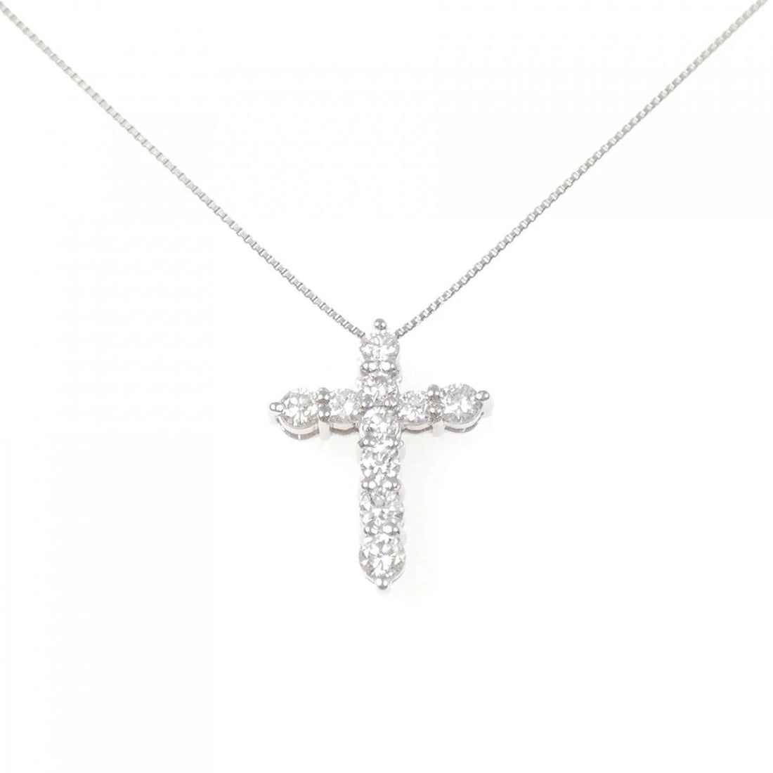 PT900/PT850 CROSS DIAMOND NECKLACE: PT900/PT850 Cross Diamond Necklace Brand: Unbranded Type/Style: Diamond Necklace Material: Platinum900/Platinum850, Main Stone Natural Color: PT Size: Length: 45cm Accessories: None Accessories