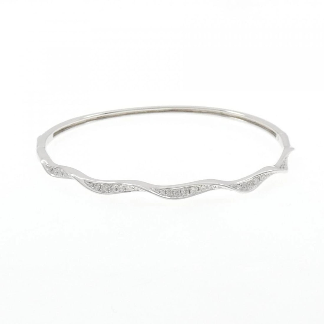 750WG DIAMOND BANGLE: 750WG Diamond Bangle Brand: Unbranded Type/Style: Diamond Bure Rubbed T Material: 750 white gold, Main Stone Natural Color: WG Size: Length: 17.5 Accessories: None Accessories Notice: When purchasing