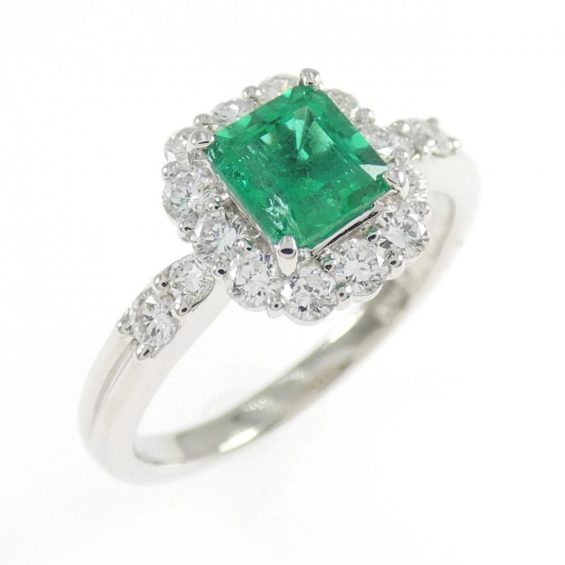 PT900 EMERALD RING: PT900 Emerald Ring Brand: Unbranded Type/Style: Emerald Ring Material: Platinum900, Main Stone Emerald, Natural Color: PT Size: US7 Accessories: None Accessories Notice: When purchasing pre-owned