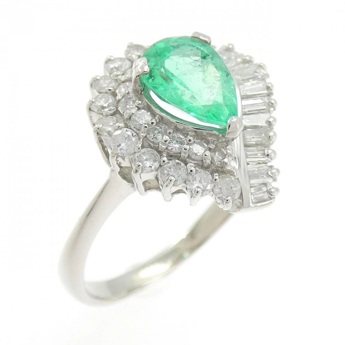 PT900 EMERALD RING: PT900 Emerald Ring Brand: Unbranded Type/Style: Emerald Ring Material: Platinum900, Main Stone Emerald, Natural Color: PT Size: US7 1/4 Accessories: None Accessories Notice: When purchasing pre-owned