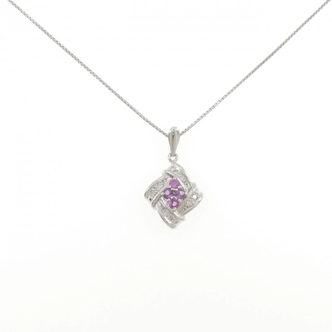 PT900/PT850 SAPPHIRE NECKLACE: PT900/PT850 Sapphire Necklace Brand: Unbranded Type/Style: Sapphire Necklace Material: Platinum900/Platinum850, Main Stone Sapphire, Natural Color: PT Size: Length: 42cm Accessories: None Accessories
