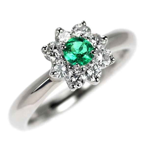 PT900 EMERALD DIAMOND RING: Pt900 emerald diamond ring Brand: None Type/Style: Ring Material: Pt900, Main Stone Emerald Color: None Size: 5.25 US Accessories: None Accessories Notice: When purchasing pre-owned goods, please