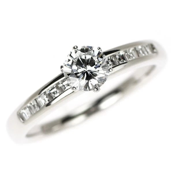 PT900 DIAMOND RING: Pt900 diamond ring Brand: None Type/Style: Ring Material: Pt900, Main Stone Natural Color: Pt Size: 5.5 - 5.75 US Accessories: None Accessories Notice: When purchasing pre-owned goods, please refer