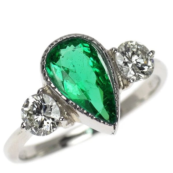 PT900 EMERALD DIAMOND RING: Pt900 emerald diamond ring Brand: None Type/Style: Ring Material: Pt900, Main Stone Emerald Color: None Size: 5.5 - 5.75 US Accessories: None Accessories Notice: When purchasing pre-owned goods,