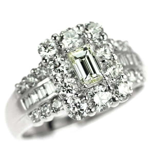 K18WG BUCKET CUT DIAMOND RING: K18WG Bucket Cut Diamond Ring Brand: None Type/Style: Ring Material: K18WG, Main Stone Natural Color: WG Size: 6 US Accessories: None Accessories Notice: When purchasing pre-owned goods, please refer