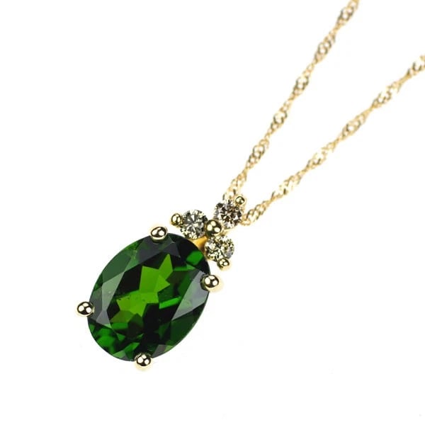 K18YG CHROME DIOPSIDE DIAMOND PENDANT NECKLACE: K18YG Chrome Diopside Diamond Pendant Necklace Brand: None Type/Style: pendant necklace Material: K18YG, Main Stone Natural Color: YG Size: Length/Width/Diameter 11.8 Accessories: None Acc
