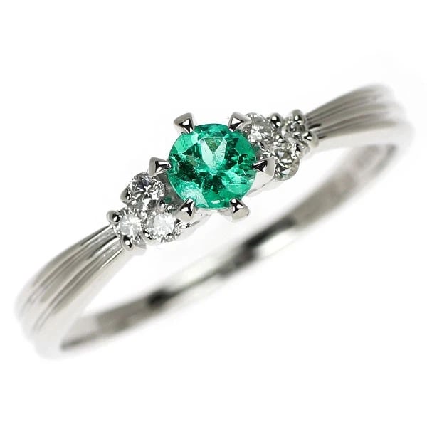 PT900 EMERALD DIAMOND RING: Pt900 emerald diamond ring Brand: None Type/Style: Ring Material: Pt900, Main Stone Natural/emerald Color: None Size: 9 US Accessories: None Accessories Notice: When purchasing pre-owned goods,