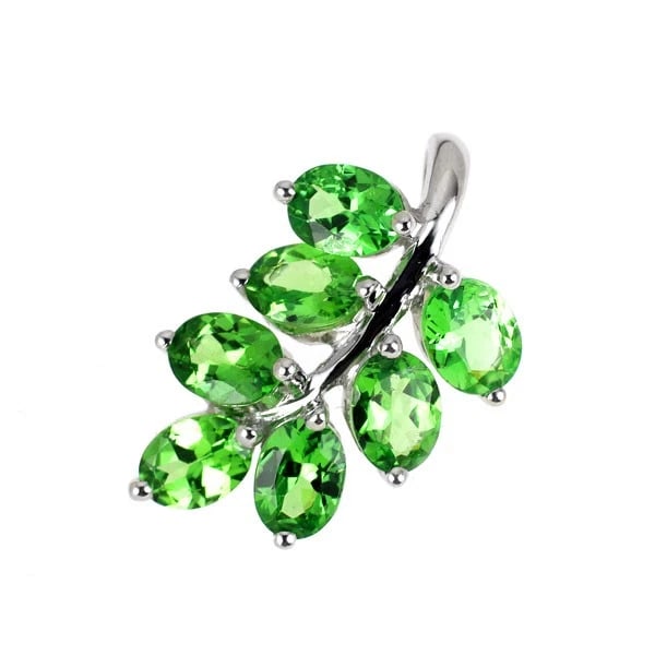K18WG GREEN GARNET PENDANT TOP: K18WG green garnet pendant top Brand: None Type/Style: pendant top Material: K18WG, Color: WG Size: Length/Width/Diameter 16.1 Accessories: None Accessories Notice: When purchasing pre-owned goods,