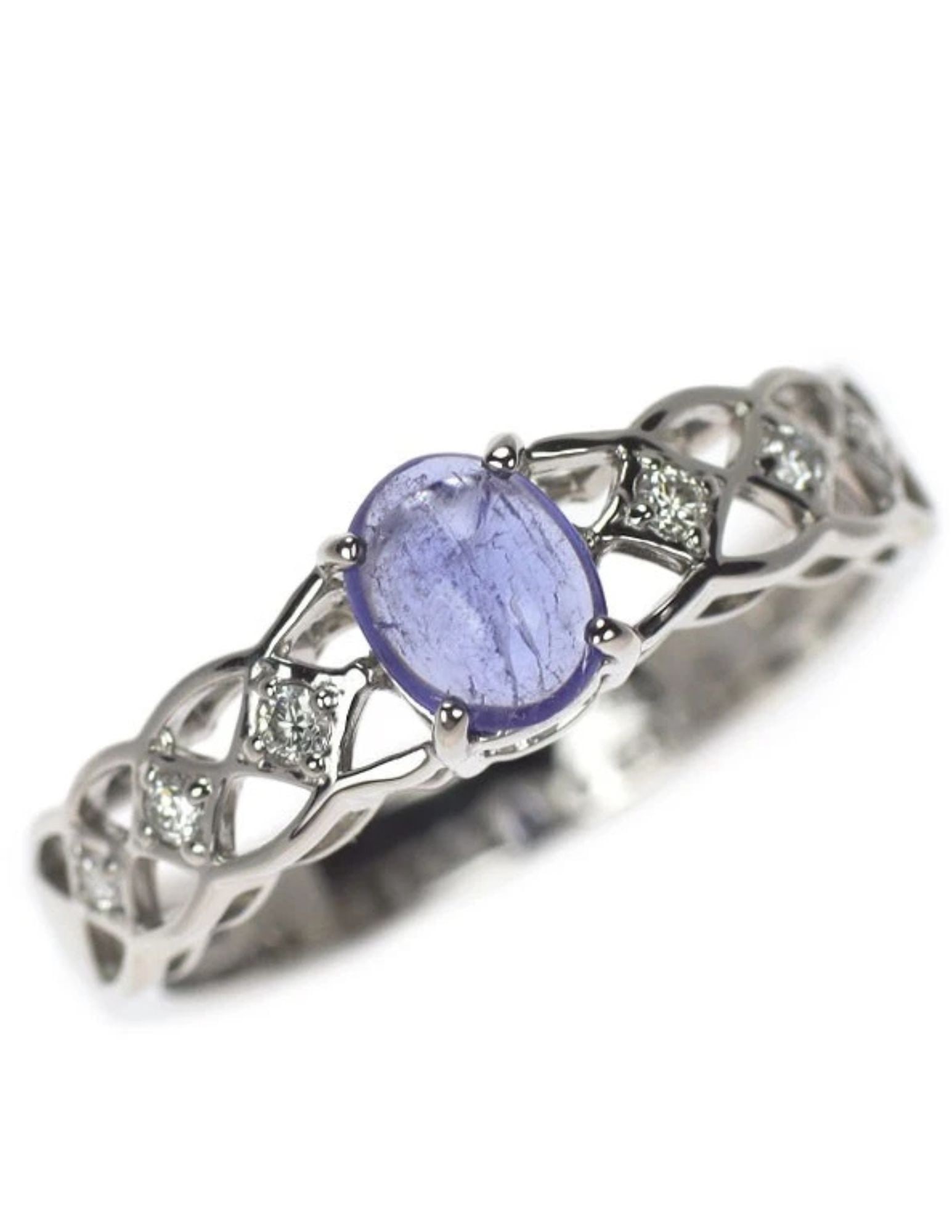 PT950 SODALITE DIAMOND RING: Pt950 Sodalite Diamond Ring Brand: None Type/Style: Ring Material: PT900, Main Stone Sodalite /Natural Color: Pt Size: 5.25 US Accessories: None Accessories Notice: When purchasing pre-owned goods,