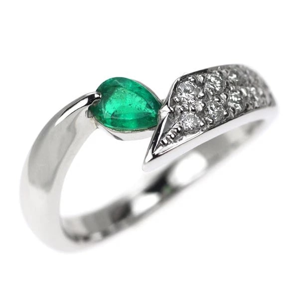 PT900 EMERALD DIAMOND RING: Pt900 emerald diamond ring Brand: None Type/Style: Ring Material: Pt900, Main Stone Emerald Color: None Size: 5.5 - 5.75 US Accessories: None Accessories Notice: When purchasing pre-owned goods,