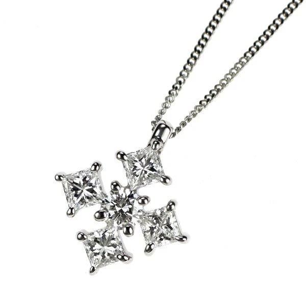 PT900/ PT850 DIAMOND PENDANT NECKLACE: Pt900/ Pt850 Diamond Pendant Necklace Brand: None Type/Style: pendant necklace Material: Pt900, Main Stone Natural Color: None Size: Chain Length 46cm Accessories: None Accessories Notice: When