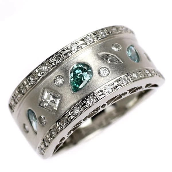 PT900 COLLARLESS/TREAT BLUE DIAMOND RING: Pt900 Collarless/Treat Blue Diamond Ring Brand: None Type/Style: Ring Material: Pt900, Main Stone Natural Color: None Size: 6 US Accessories: None Accessories Notice: When purchasing pre-owned goods,
