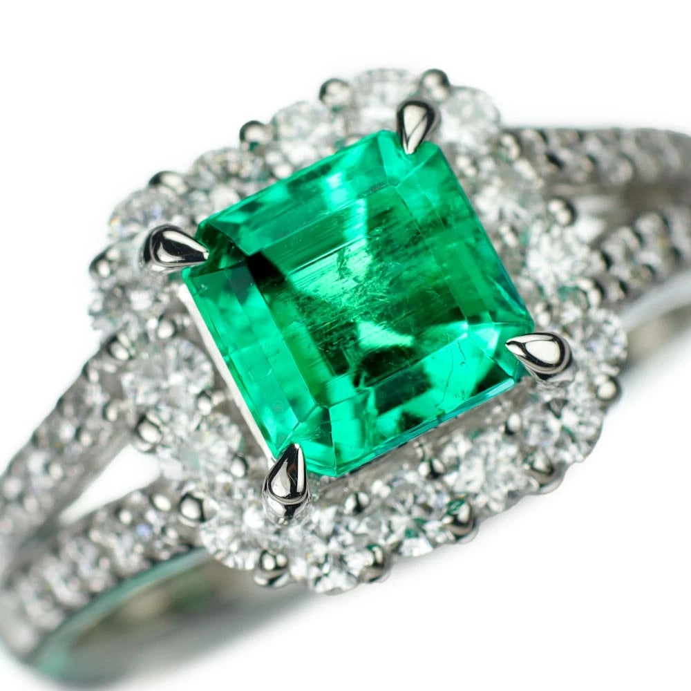 PT900 EMERALD DIAMOND RING: Pt900 emerald diamond ring Brand: None Type/Style: Ring Material: Pt900, Main Stone Natural Color: Pt Size: 6 US Accessories: None Accessories Notice: When purchasing pre-owned goods, please refer to