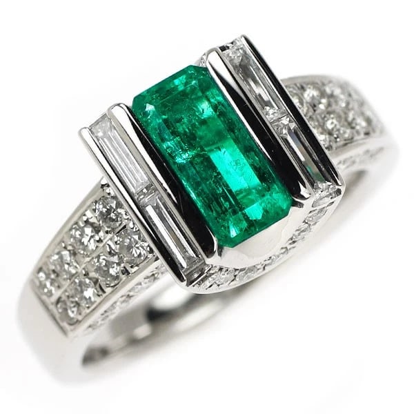 PT900 EMERALD DIAMOND RING: Pt900 emerald diamond ring Brand: None Type/Style: Ring Material: Pt900, Main Stone Emerald Color: Pt Size: 6 US Accessories: None Accessories Notice: When purchasing pre-owned goods, please refer to