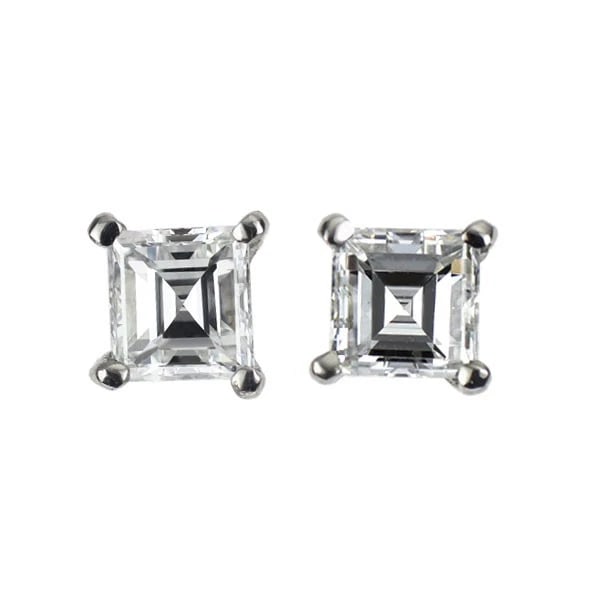 PT900 DIAMOND EARRING: Pt900 diamond earring Brand: None Type/Style: piercing Material: PT900, Main Stone Natural Color: Pt Size: Length/Width/Diameter 3.7 Accessories: None Accessories Notice: When purchasing pre-owned