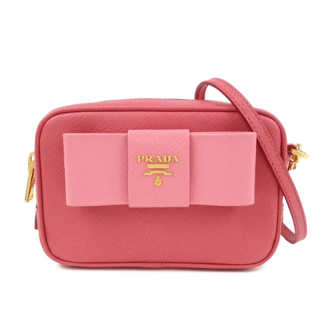 PRADA SAFFIANO LEATHER RIBBON MINI CAMERA SHOULDER BAG: PRADA Saffiano Leather Ribbon Mini Camera Shoulder Bag Brand: CELINE Type/Style: Shoulder Bag Material: Saffiano Leather Color: Pink Size: W15cm(5.91inch)H9.5cm(3.74inch)D5cm(1.97inch) Accessories
