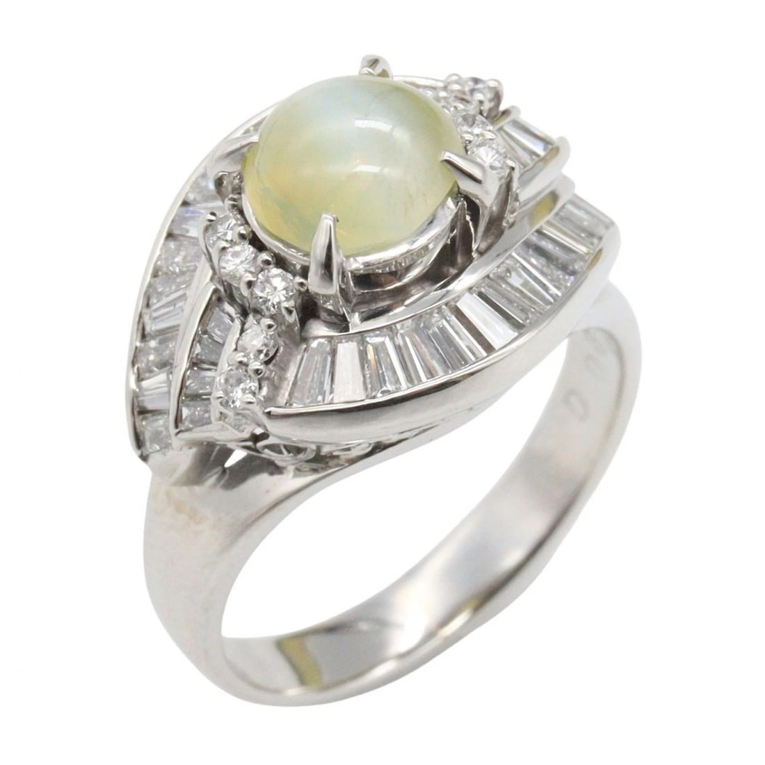 JEWELRY CAT'S EYE DIAMOND RING: JEWELRY Cat's Eye Diamond Ring Brand: JEWELRY Type/Style: Ring Material: Pt900 Platinum, Main Stone Cats eye Color: Silver Size: US size 5.25 Accessories: None Accessories Notice: When purchasing