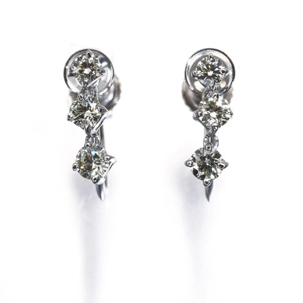 DIAMOND THREE-STONE DROP EARRINGS 18K 750 WHITE GOLD: Diamond Three-Stone Drop Earrings 18K 750 White Gold Brand: Unbranded Type/Style: Earring Material: 18K/ 750 White Gold, Main Stone Natural Color: White Gold Size: Design size: 10.2 x 3.2mm