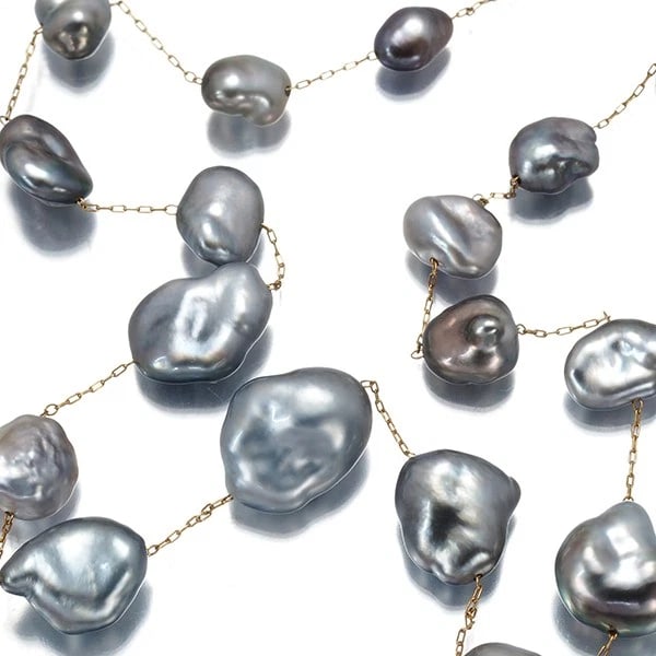 KESHI BLACK SOUTH SEA PEARL STATION NECKLACE: Keshi Black South Sea Pearl Station Necklace Brand: Unbranded Type/Style: Necklace Material: 14K /585 Yellow Gold, Main Stone Cultured Color: Yellow Gold Size: Necklace length: 43 / 45cm Accessories: