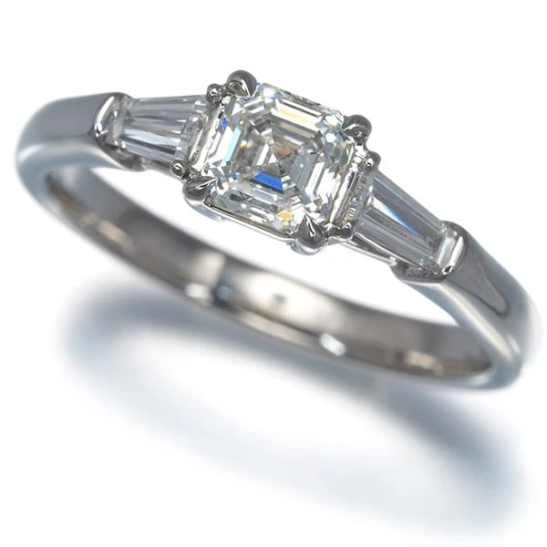 ROYAL ASSCER RING DIAMOND ASSCHER CUT 950 PLATINUM: ROYAL ASSCER Ring Diamond Asscher Cut 950 Platinum Brand: ROYAL ASSCER Type/Style: Ring Material: 950/ Platinum, Main Stone Natural Color: Silver Size: US6 Accessories: None Accessories Notice: When