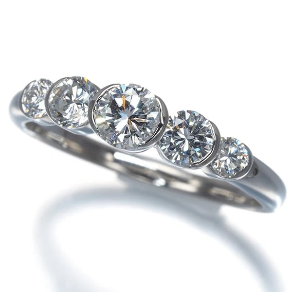MONNICKENDAM RING DIAMOND 900 PLATINUM: MONNICKENDAM Ring Diamond 900 Platinum Brand: MONNICKENDAM Type/Style: Ring Material: 900/ Platinum, Main Stone Natural Color: Silver Size: US5 Accessories: None Accessories Notice: When purchasing