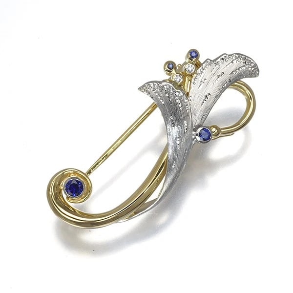 ISHIKAWA NOBUKO BROOCH SAPPHIRE DIAMOND FLOWER PT 900/18K YG: ISHIKAWA NOBUKO Brooch Sapphire Diamond Flower Pt 900/18K YG Brand: ISHIKAWA NOBUKO Type/Style: Brooch Material: 900 / Platinum 18K / 750 / Yellow Gold, Main Stone Natural Color: YG,Silver Size: