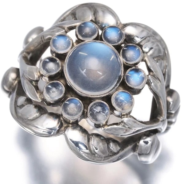GEORG JENSEN RING MOONSTONE MOONLIGHT BLOSSOM SILVER 925: Georg Jensen Ring Moonstone Moonlight Blossom Silver 925 Brand: Georg Jensen Type/Style: Ring Material: Silver 925, Main Stone Natural Color: Silver Size: US6-6.25 Accessories: None Access