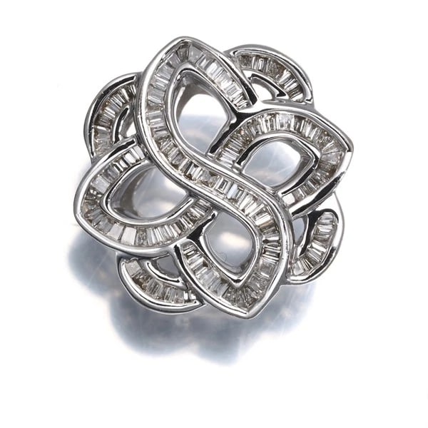 DIAMOND TAPERED-CUT BAGUETTE-CUT FLOWER PENDANT 18K 750 WHITE GOLD: Diamond Tapered-cut Baguette-cut Flower Pendant 18K 750 White Gold Brand: Unbranded Type/Style: Pendant Material: 18K /750 White Gold, Main Stone Natural Color: White Gold Size: Design size: 15.5 x 15