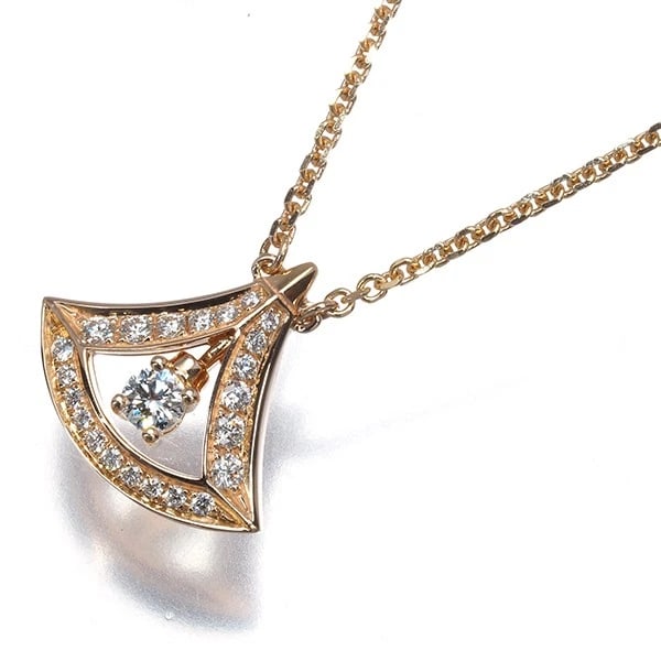 BVLGARI NECKLACE DIAMOND DIVAS' DREAM 18K 750 ROSE GOLD: BVLGARI Necklace Diamond Divas' Dream 18K 750 Rose Gold Brand: BVLGARI Type/Style: Necklace Material: 18K/ 750 Rose Gold, Main Stone Natural Color: Rose Gold Size: Necklace length: 41 / 43cm Pendant s