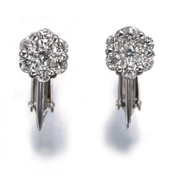 DIAMOND FLOWER PAVED EARRINGS 18K 750 WHITE GOLD: Diamond Flower Paved Earrings 18K 750 White Gold Brand: Unbranded Type/Style: Earring Material: 18K/ 750 White Gold, Main Stone Natural Color: White Gold Size: Design size: 6.7 x 6.3mm Accessories