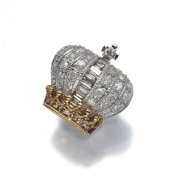 KASAHARA MASUMI PENDANT DIAMOND CROWN BICOLOR: KASAHARA MASUMI Pendant Diamond Crown Bicolor Brand: KASAHARA MASUMI Type/Style: Pendant Material: 18K /750 Yellow, White Gold, Main Stone Natural Color: YG,WG Size: Design size: 14.7 x 14.4mm Bail in