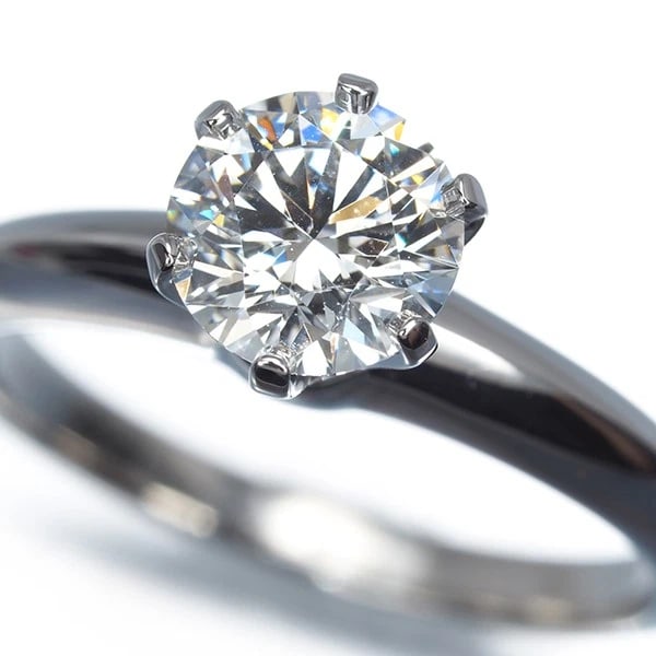 TIFFANY&CO. RING DIAMOND SOLITAIRE 950 PLATINUM: Tiffany&Co. Ring Diamond Solitaire 950 Platinum Brand: Tiffany & Co. Type/Style: Ring Material: 950/ Platinum, Main Stone Natural Color: Silver Size: US5 Accessories: None Accessories Noti