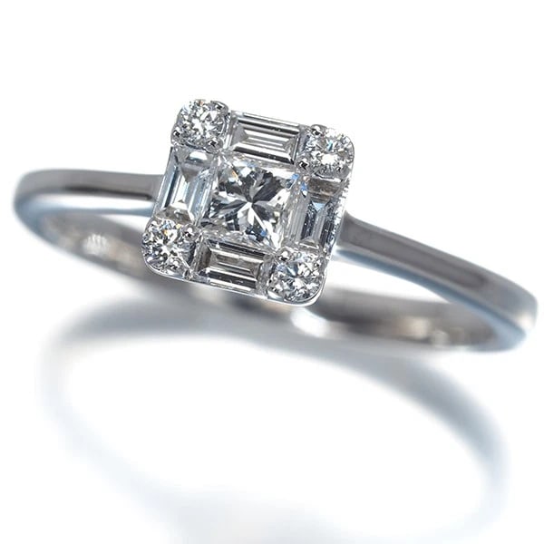 DIAMOND SQUARE RING 18K 750 WHITE GOLD: Diamond Square Ring 18K 750 White Gold Brand: Unbranded Type/Style: Ring Material: 18K/ 750 White Gold, Main Stone Natural Color: White Gold Size: US5.25-5.5 Accessories: None Accessories