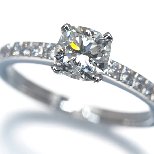 TIFFANY&CO. RING DIAMOND NOVO SOLITAIRE CUSHION-CUT PT 950: Tiffany&Co. Ring Diamond Novo Solitaire Cushion-cut Pt 950 Brand: Tiffany & Co. Type/Style: Ring Material: Pt 950, Main Stone Natural Color: Silver Size: US5 Accessories: None Accessories