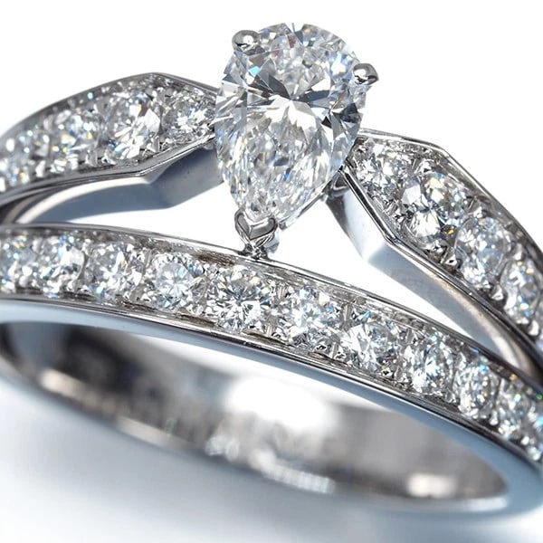 CHAUMET RING DIAMOND JOSEPHINE 18K WG: CHAUMET Ring Diamond Josephine 18K WG Brand: Chaumet Type/Style: Ring Material: 18K /750 White Gold, Main Stone Natural Color: White Gold Size: US5.25-5.5 Accessories: None Accessories Notice: When