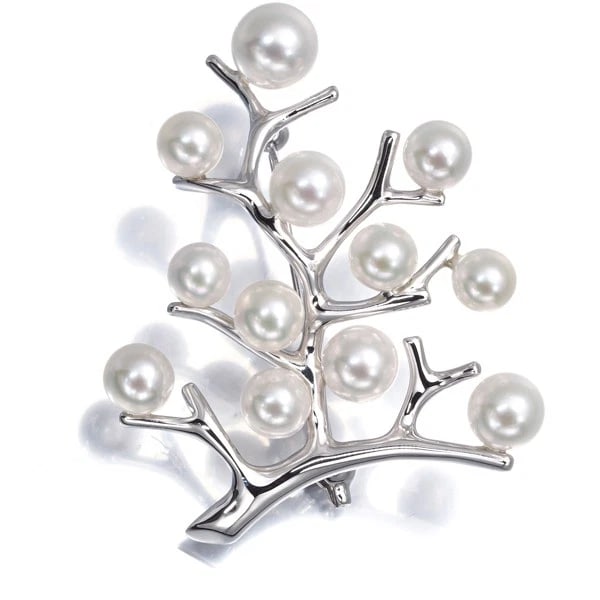 MIKIMOTO BROOCH AKOYA PEARL SILVER: Mikimoto Brooch Akoya Pearl Silver Brand: MIKIMOTO Type/Style: Brooch Material: Silver, Main Stone Cultured Color: Silver Size: Design size: 42.0 x 36.5mm Accessories: None Accessories Notice: When