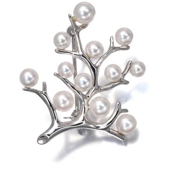 MIKIMOTO BROOCH AKOYA PEARL SILVER: Mikimoto Brooch Akoya Pearl Silver Brand: MIKIMOTO Type/Style: Brooch Material: Silver, Main Stone Cultured Color: Silver Size: Design size: 31.6 x 29.3mm Accessories: None Accessories Notice: When
