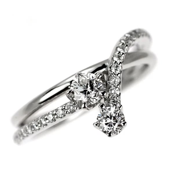 PT900 DIAMOND RING: Pt900 diamond ring Brand: None Type/Style: Ring Material: Pt900, Main Stone Natural Color: None Size: 5.5 - 5.75 US Accessories: None Accessories Notice: When purchasing pre-owned goods, please refer