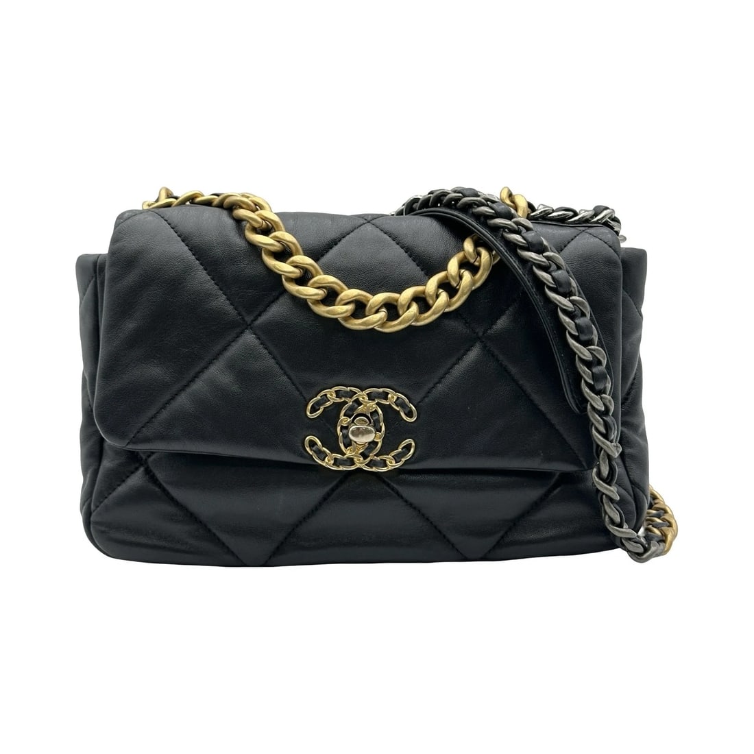 CHANEL SHOULDER BAG: CHANEL Shoulder Bag Brand: CHANEL Type/Style: Shoulder Bag Material: lambskin Color: SilverHardware Size: W10.6 x H7.1x D2.8inch Accessories: None Accessories Notice: When purchasing pre-owned goods,