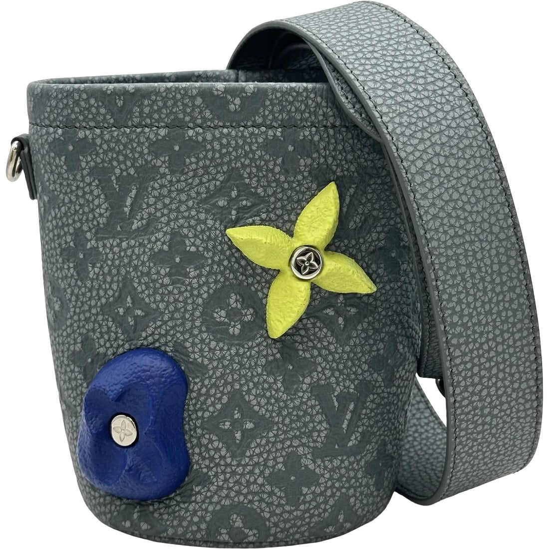 LOUIS VUITTON CHALK POUCH SHOULDER BAG: LOUIS VUITTON Chalk Pouch Shoulder Bag Brand: LOUIS VUITTON Type/Style: Shoulder Bag Material: Taurillon Clemence Color: gray Size: W5.9 x H6.5x D4.3inch Shoulder:43.3inch Accessories: None