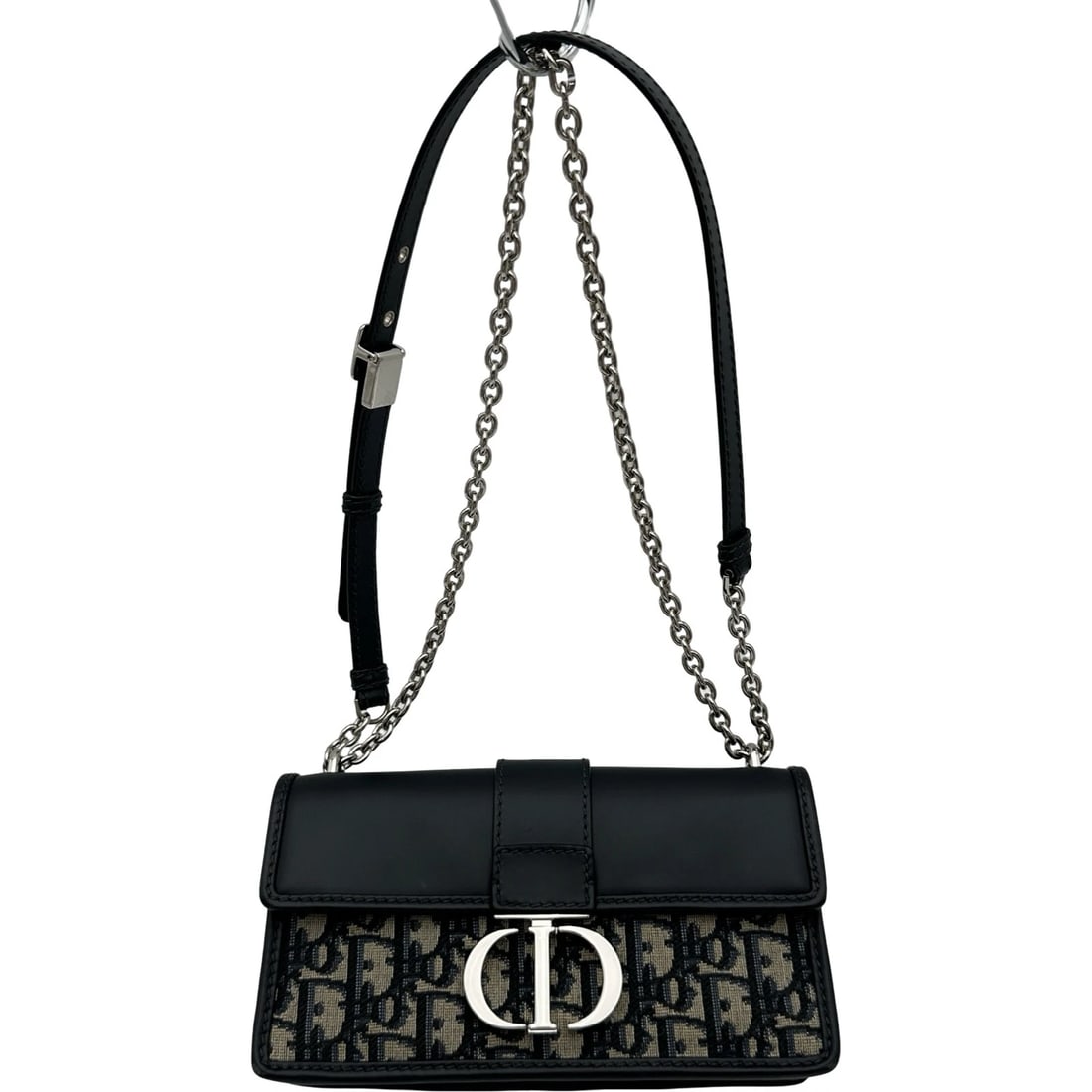 CHRISTIAN DIOR 30 MONTAIGNE EW SHOULDER BAG: Christian Dior 30 Montaigne EW Shoulder Bag Brand: Christian Dior Type/Style: Shoulder Bag Material: Calfskin Color: Oblique Size: W8.3 x H4.7x D2.4inch Shoulder:18.1inch Accessories: None