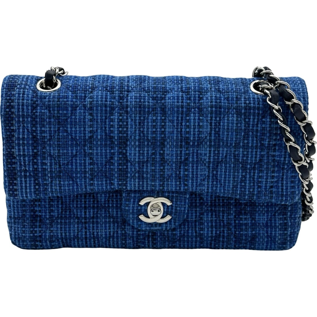 CHANEL MATRASSE 25 SHOULDER BAG: CHANEL Matrasse 25 Shoulder Bag Brand: CHANEL Type/Style: Shoulder Bag Material: tweed Color: Blue SilverHardware Size: W9.8 x H5.9x D2.6inch Shoulder:19.7inch Accessories: None Accessories Notice:
