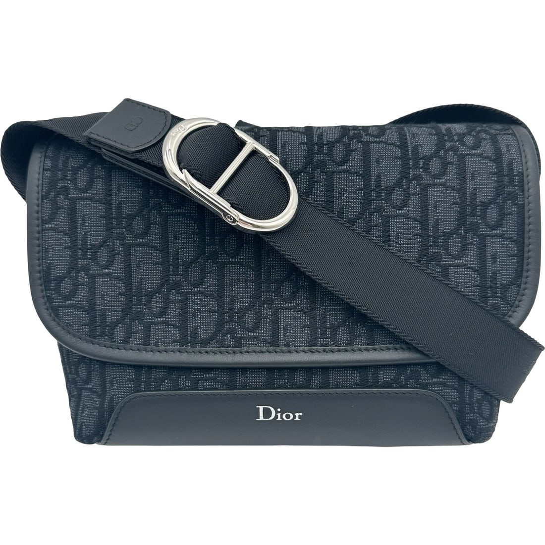 CHRISTIAN DIOR JET T MESSENGER BAG: Christian Dior Jet T Messenger Bag Brand: Christian Dior Type/Style: Shoulder Bag Material: canvas Color: black Size: W7.9 x H5.9x D3.0inch Shoulder:0.0inch Accessories: None Accessories N