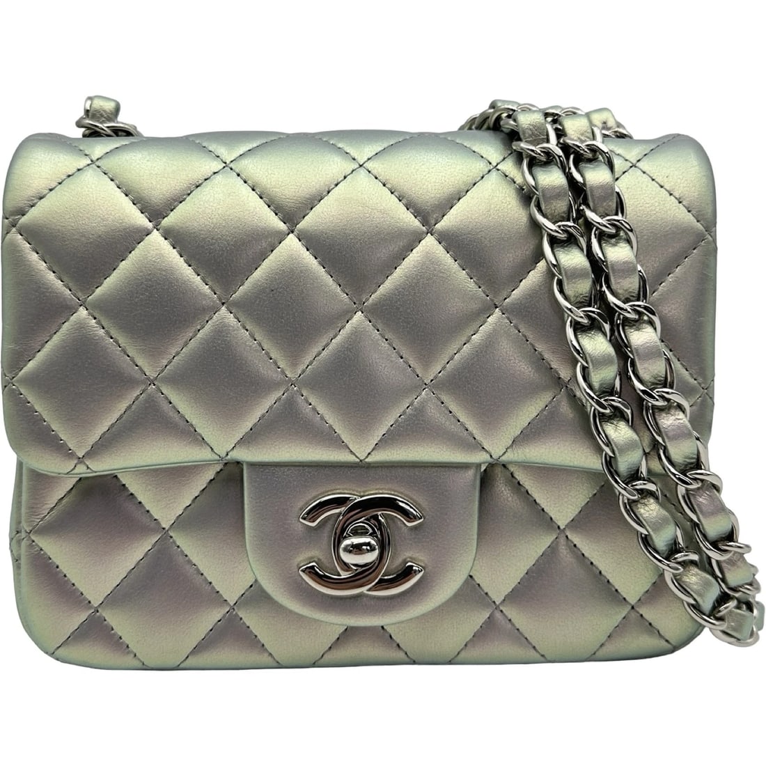 CHANEL MINI MATELASSE 18 SHOULDER BAG: CHANEL mini matelasse 18 Shoulder Bag Brand: CHANEL Type/Style: Shoulder Bag Material: Calfskin Color: Silver SilverHardware Size: W7.1 x H5.1x D3.0inch Shoulder:41.3inch Accessories: None