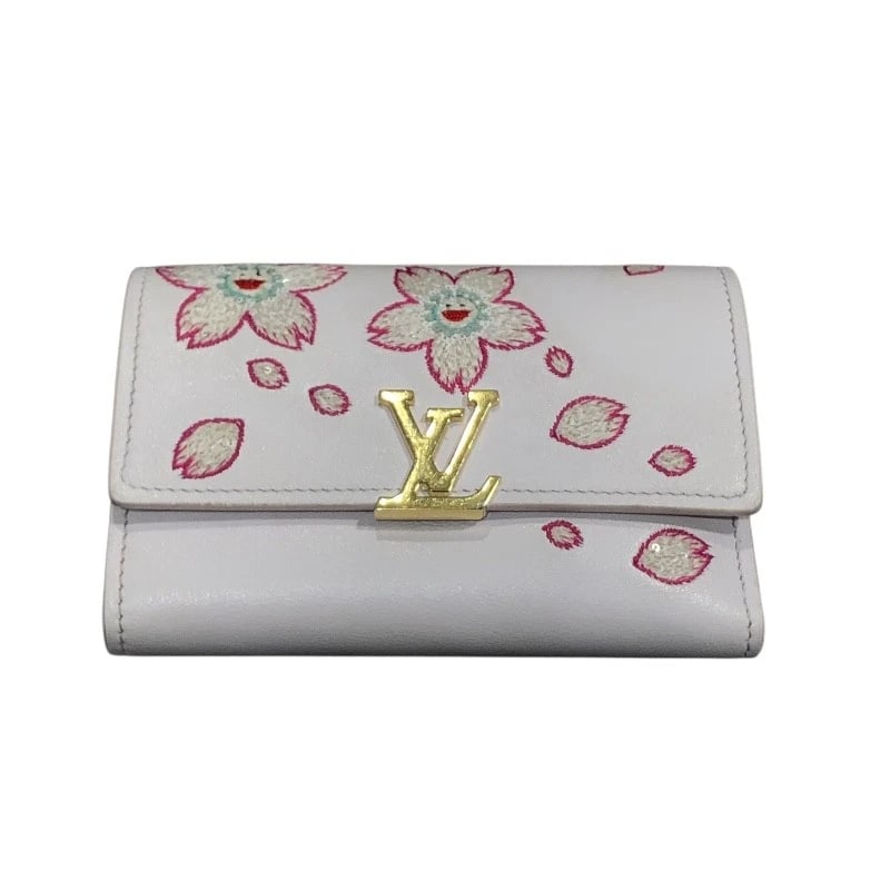LOUIS VUITTON PORTEFEIULLE CAPUCINES COMPACT: LOUIS VUITTON Portefeiulle Capucines Compact Brand: LOUIS VUITTON Type/Style: Tri-fold wallet Material: Smooth lamb leather Color: Cherry Blossom Size: W5.3 x H3.5x D0.8inch Accessories: None