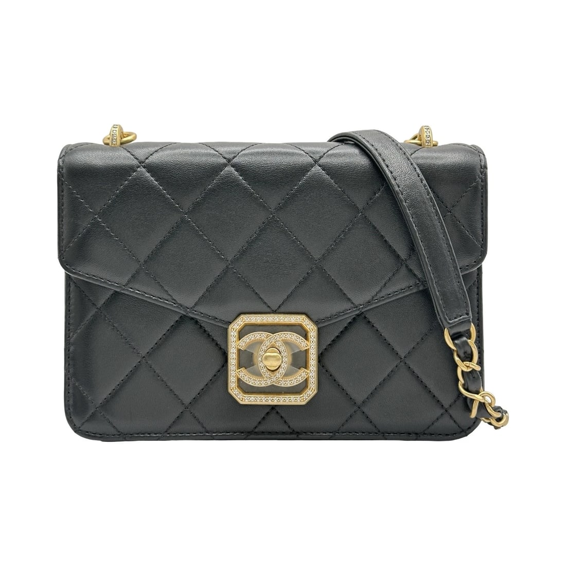 CHANEL MINI FLAP BAG SHOULDER BAG: CHANEL Mini flap bag Shoulder Bag Brand: CHANEL Type/Style: Shoulder Bag Material: lambskin Color: Black Gold Hardware Size: W7.5 x H5.5x D2.4inch Accessories: None Accessories Notice: Whe