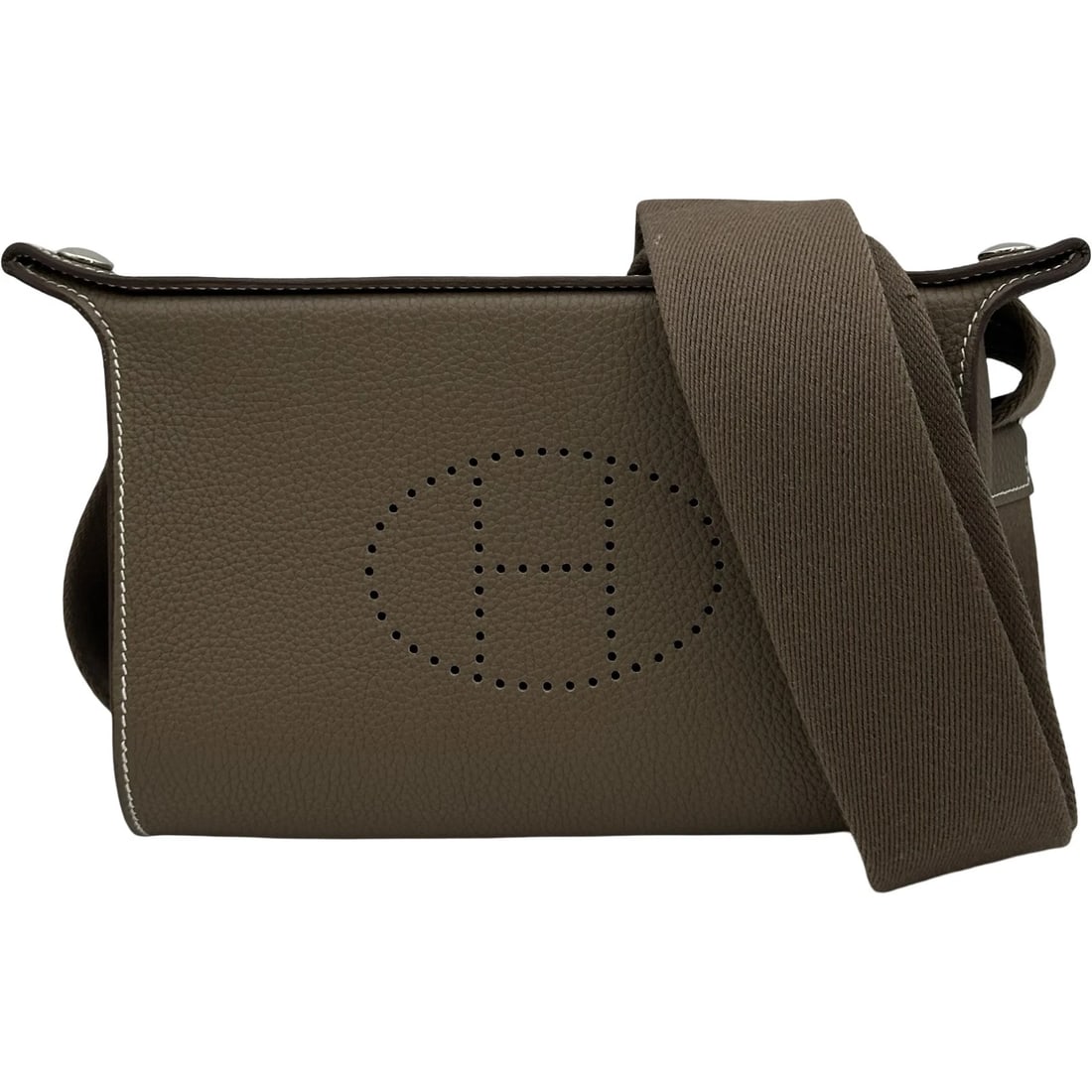 HERMES VIDOPOSCH SHOULDER BAG: HERMES Vidoposch Shoulder Bag Brand: HERMES Type/Style: Shoulder Bag Material: Togo Color: Etop SilverHardware Size: W8.3 x H5.3x D1.6inch Accessories: None Accessories Notice: When purchasing