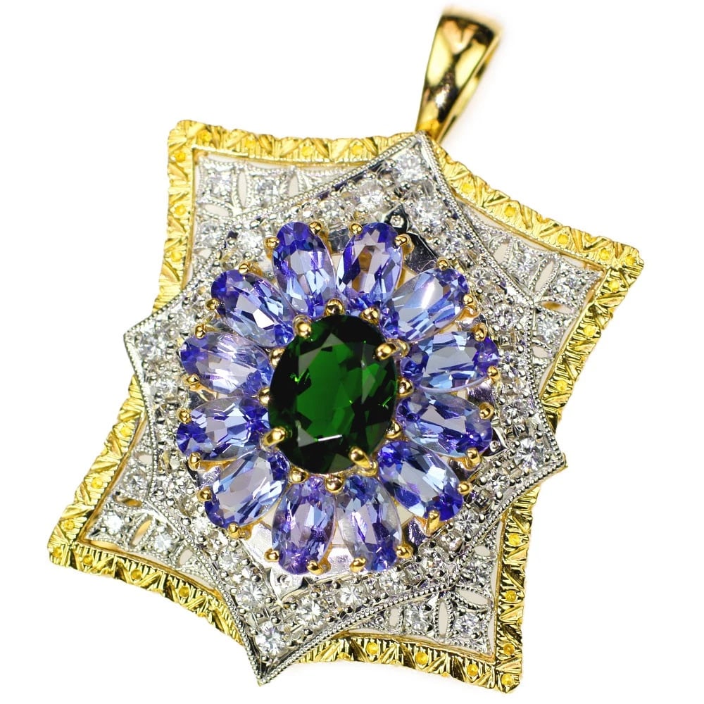 K18/PT900 CHROME DIOPSIDE TANZANITE DIAMOND PENDANT TOP: K18/Pt900 chrome diopside tanzanite diamond pendant top Brand: None Type/Style: pendant top Material: PT900, Main Stone Tanzanite Color: Pt Size: Length/Width/Diameter 36.6 Accessories: None <